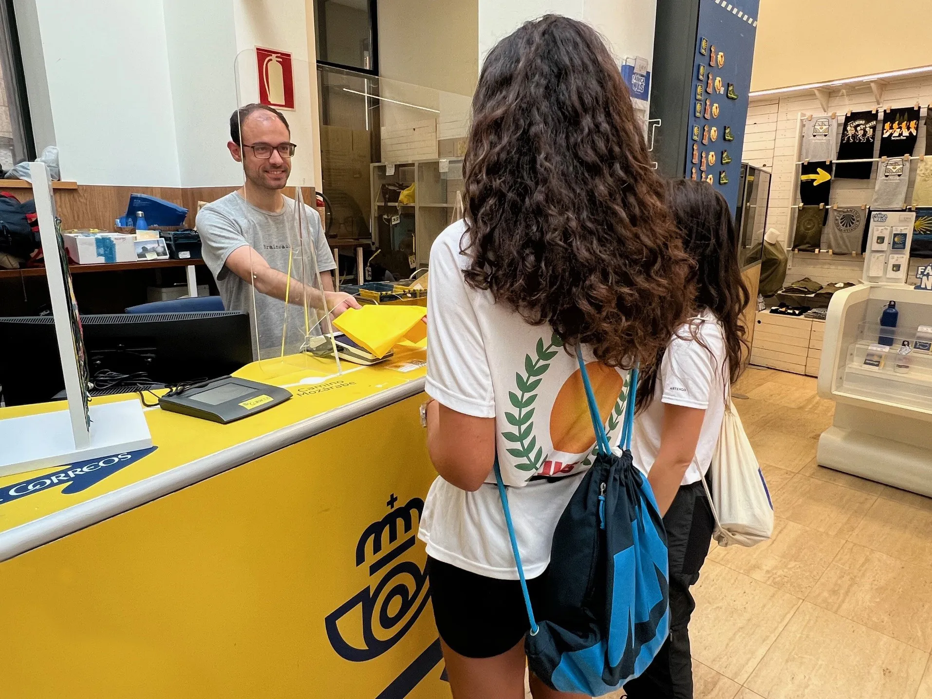 Sociedad y Vida Burgos: Correos celebra la Navidad con una amplia oferta de productos solidarios en Burgos