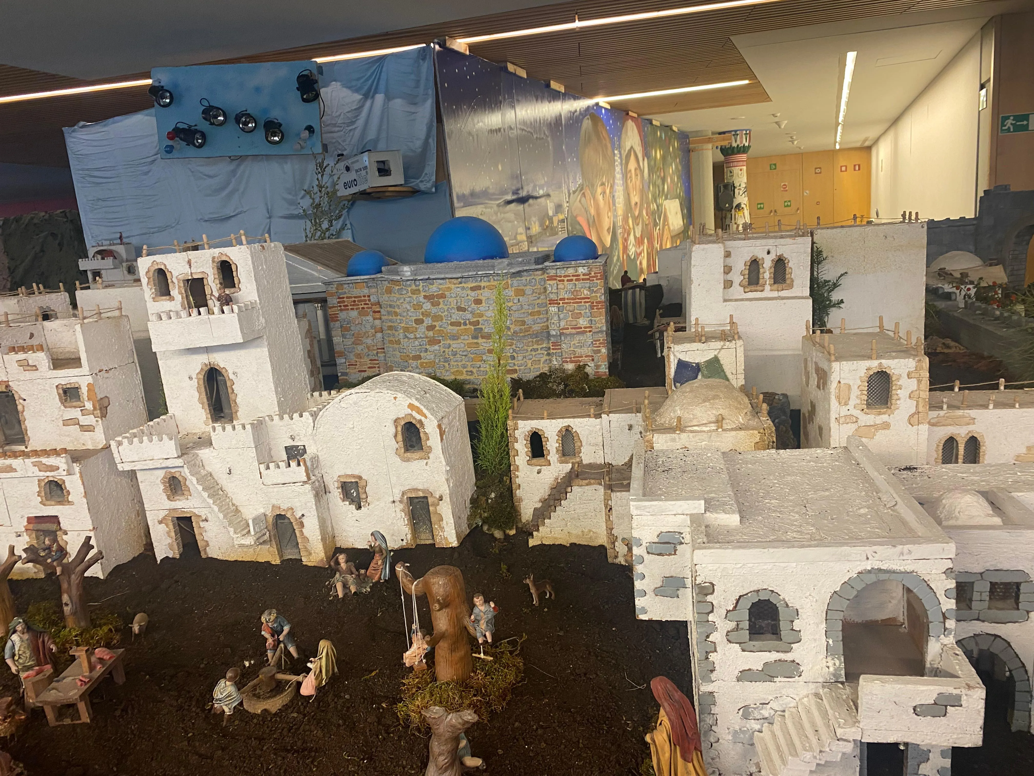El Belén Monumental del Ejército en Burgos cuenta con un gran mural de seis metros de largo