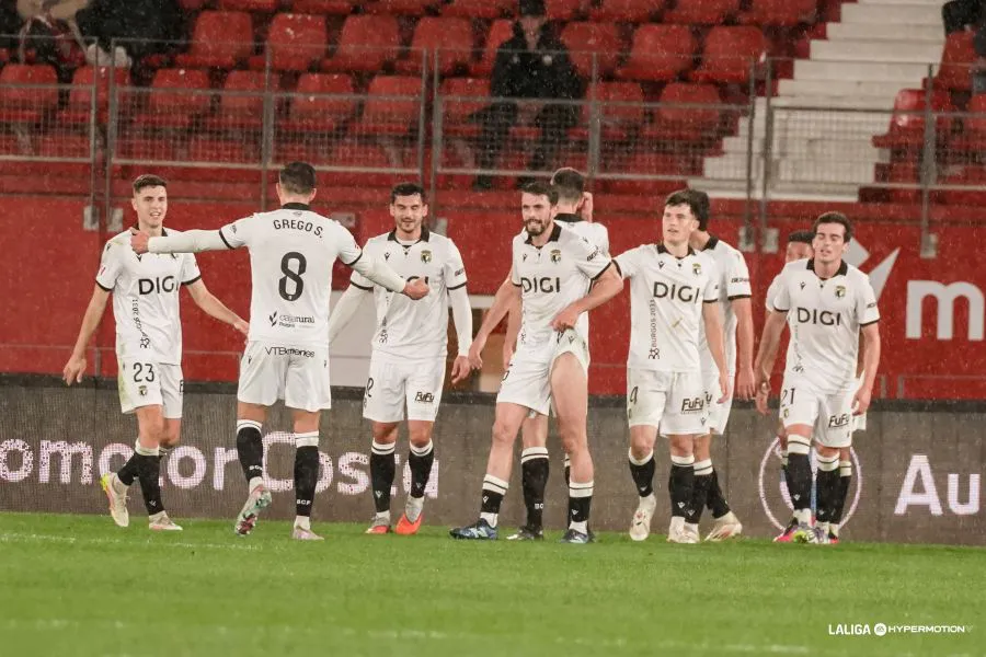 Fútbol Burgos: Victoria de prestigio del Burgos CF en Almería (1-2)