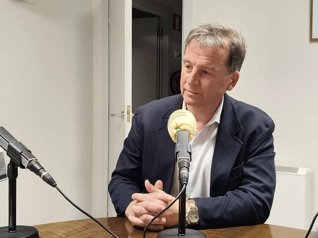 Borja Suárez: En la Administración Pública no falta personal, sobra burocracia y papeleo