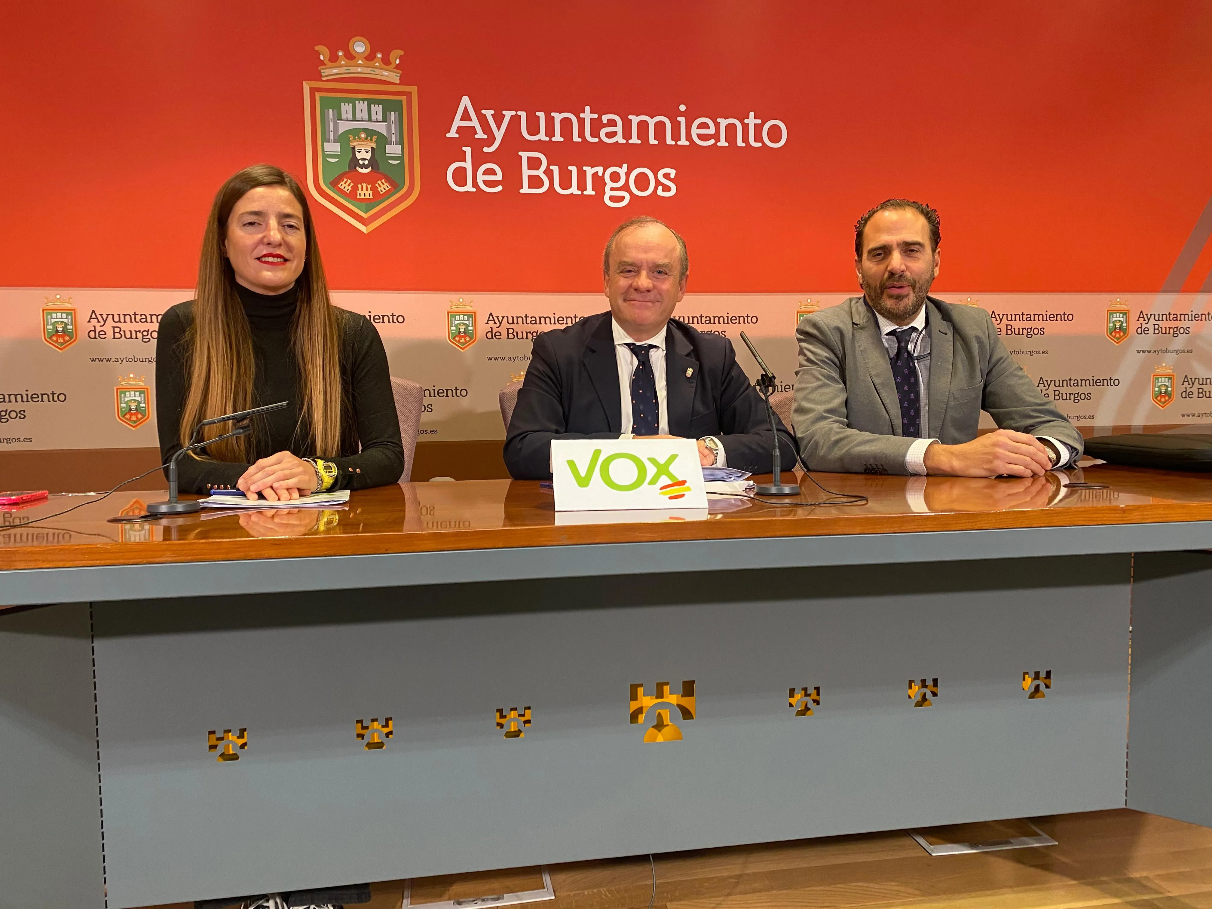 Acitores (VOX) reconoce conversaciones para intentar sustituir como alcaldesa a Cristina Ayala