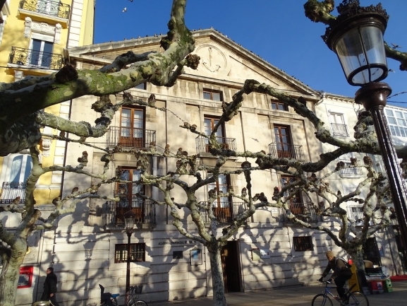 El PSOE pide reactivar la sala de exposiciones del Consulado del Mar para artistas