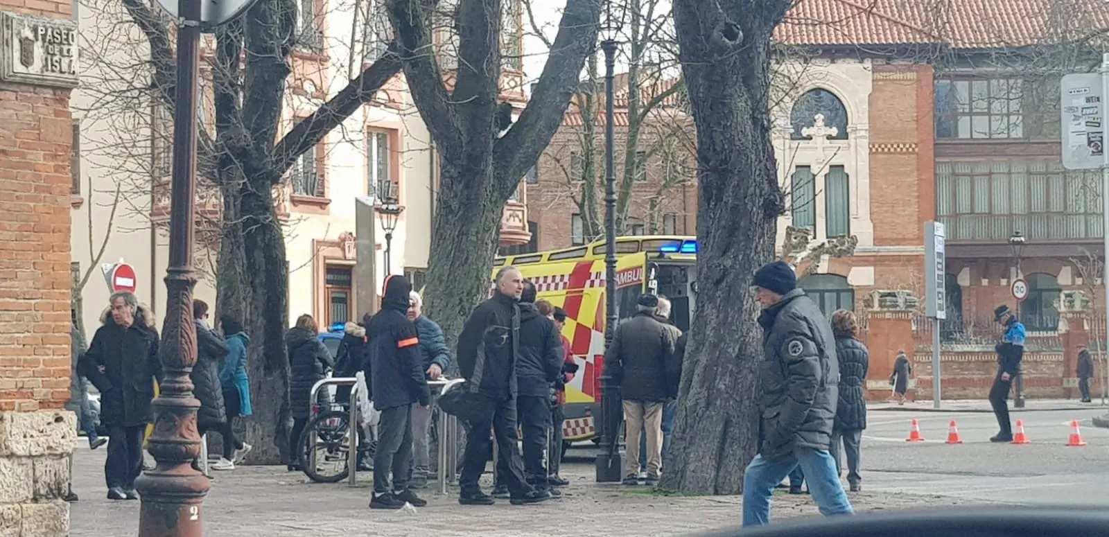 Una joven de 20 años resulta herida tras chocar su patinete contra una furgoneta