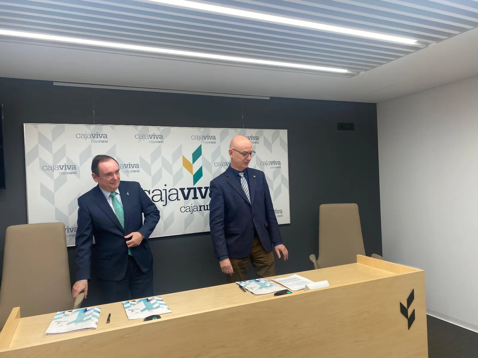 La UBU y la Fundación Caja Rural refuerzan su colaboración con un convenio para impulsar la innovación en drones