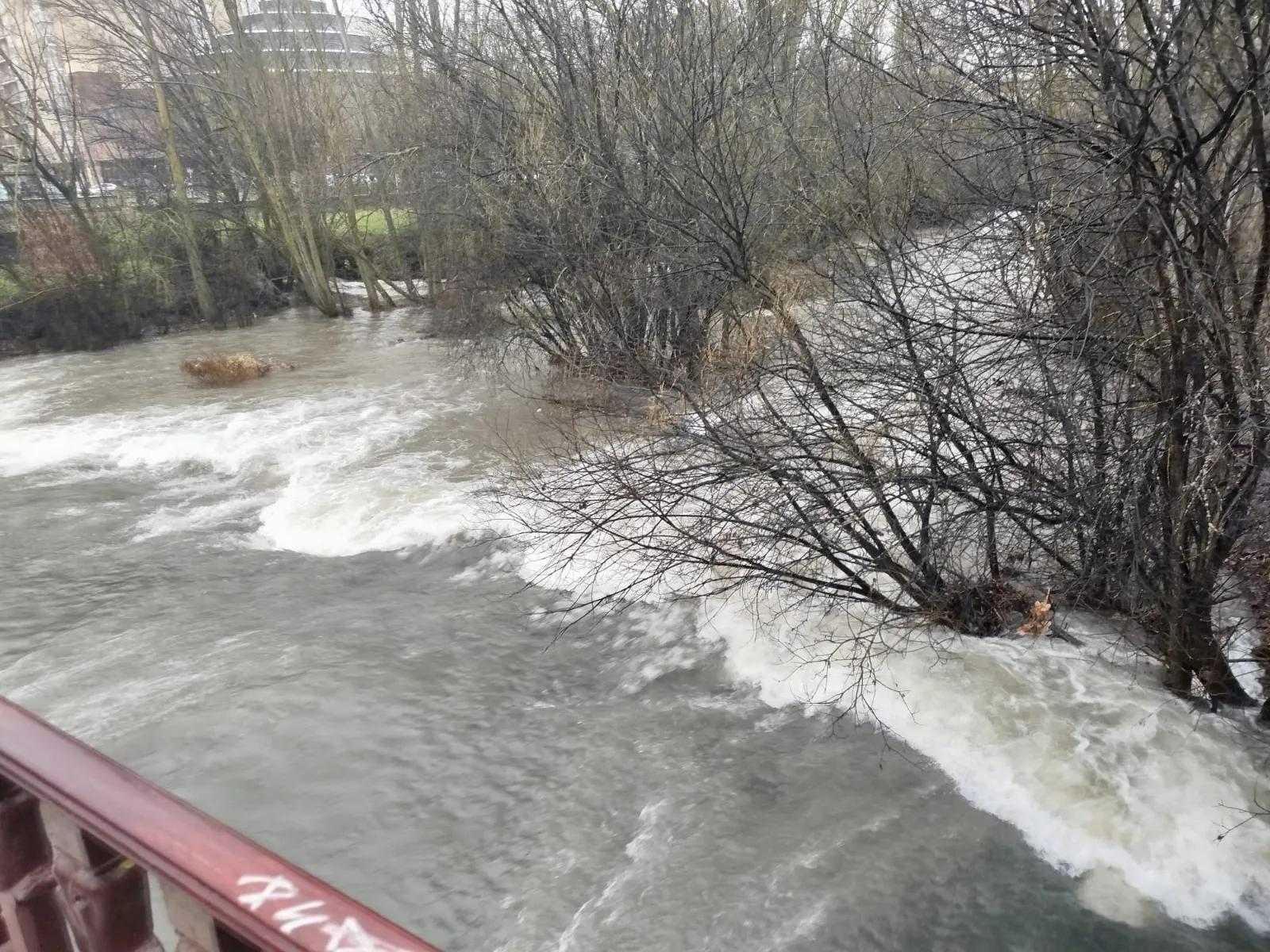 Alerta por la crecida de los ríos en Burgos tras las intensas lluvias