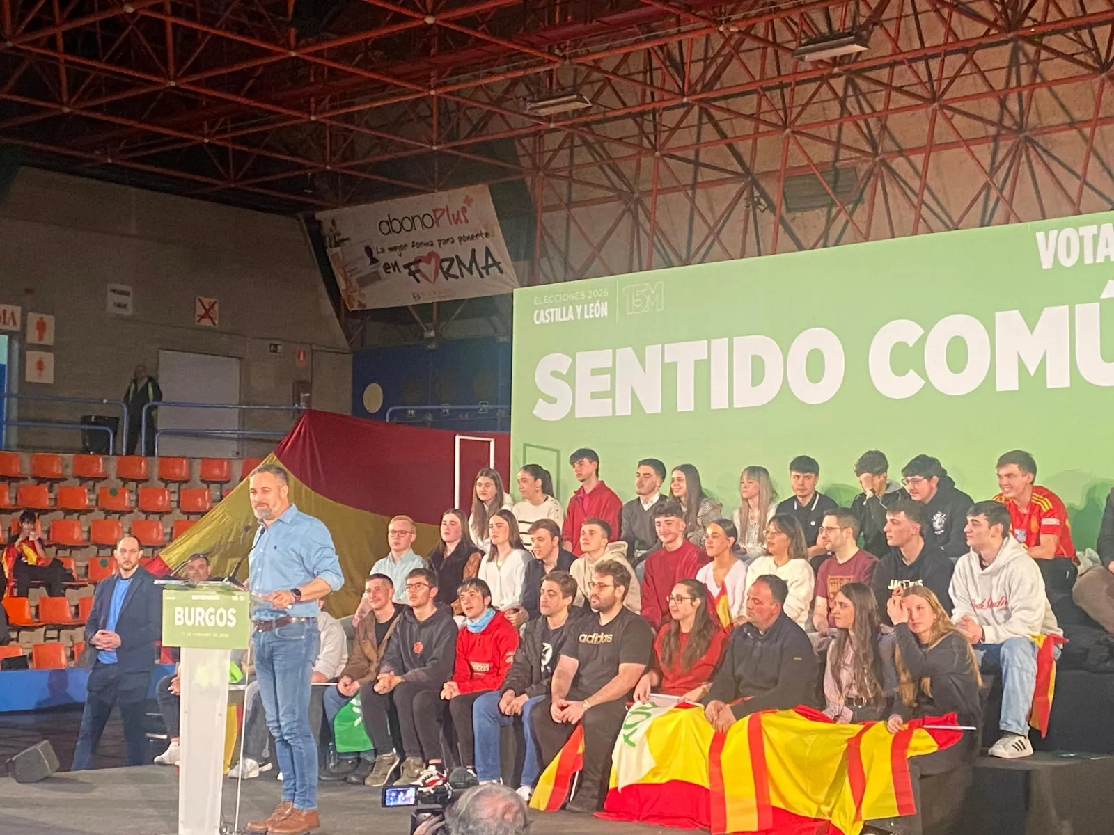 Santiago Abascal inaugura la campaña de Vox en Burgos con un multitudinario acto en el Polideportivo El Plantío