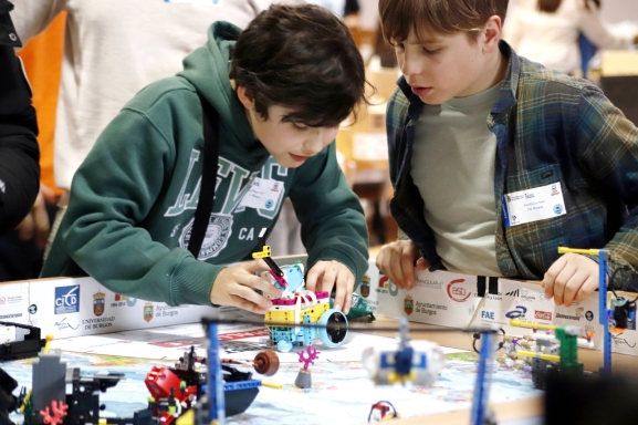 242 niño/as y jóvenes participan en la final de la FIRST LEGO League Burgos 2026