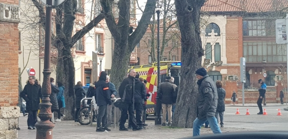 Una joven de 20 años resulta herida tras chocar su patinete contra una furgoneta