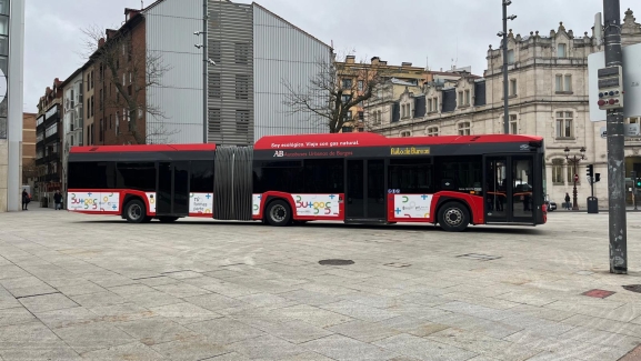 El Ayuntamiento rotula 19 autobuses con el logo de la candidatura de Burgos 2031