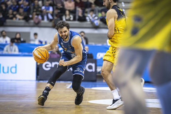 Victoria del San Pablo Burgos frente a la Laguna Tenerife( 96-88)