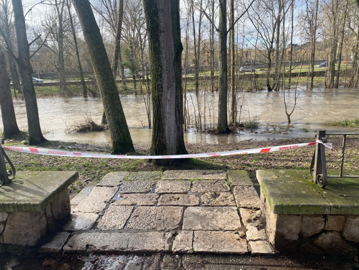 Cierre de accesos a los ríos en Burgos capital por la crecida del nivel del agua
