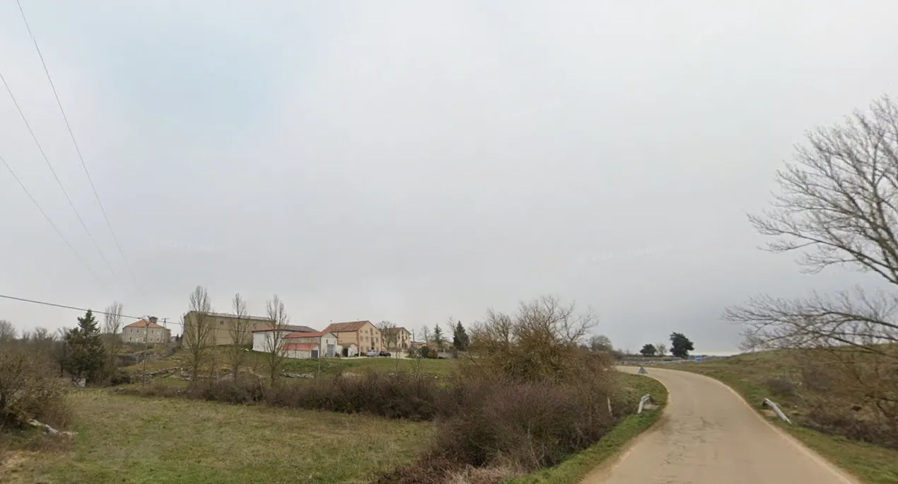 Una furgoneta sufre un aparatoso vuelco y cae por un barranco en Burgos