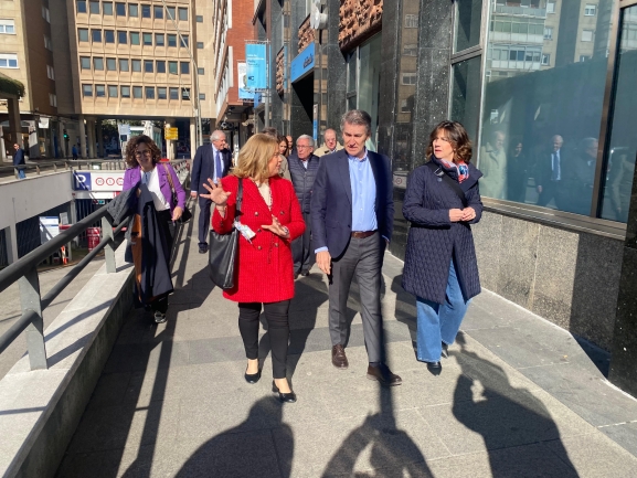 GALERÍA | Feijóo de paseo por la capital burgalesa