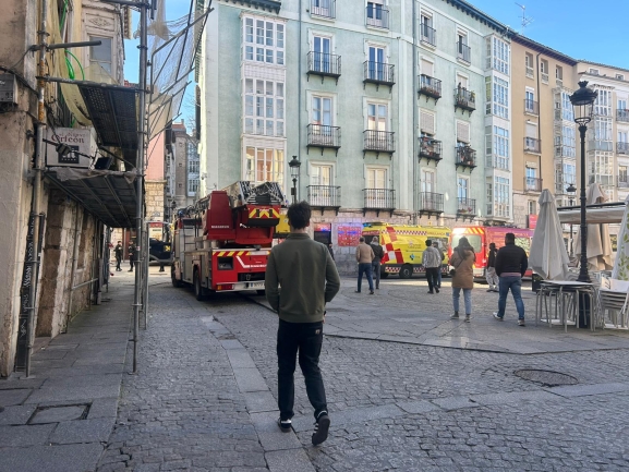 Dos personas afectadas por inhalación de humo en el incendio de una vivienda en La Flora