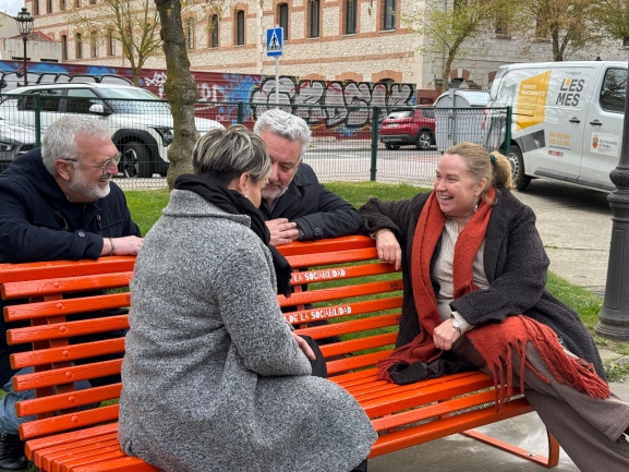 Burgos estrena bancos naranjas para combatir la soledad