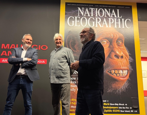 El paleoartista Mauricio Antón da vida a la prehistoria en el Museo de la Evolución Humana