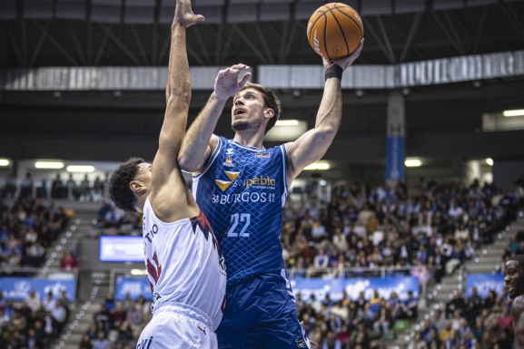 Enorme victoria del San Pablo Burgos ante Baskonia que le permite salir del descenso (107-96)