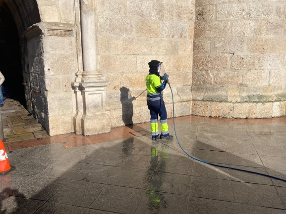 Vox Burgos condena el vandalismo sobre el Arco de Santa María y exige contundencia ante el ataque al patrimonio