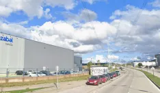 Herido un hombre de 65 años en una colisión entre dos turismos en Villalonquéjar