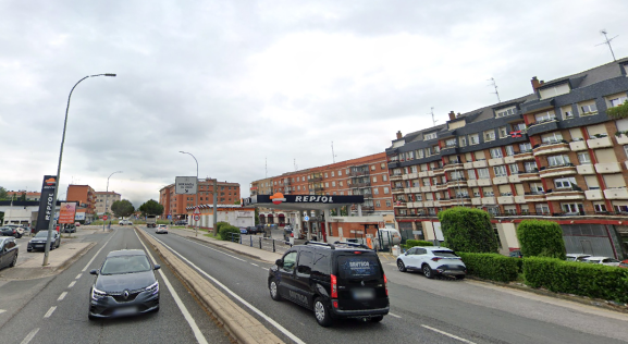 Una mujer herida y atrapada tras una colisión con un camión en la N-I en Miranda de Ebro