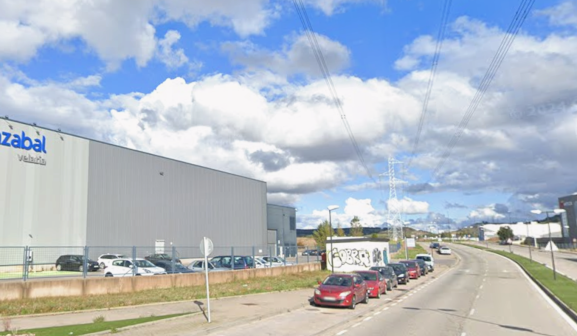 Herido un hombre de 65 años en una colisión entre dos turismos en Villalonquéjar