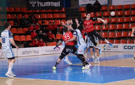 Victoria contundente del Balonmano Burgos frente a Málaga (39-25)