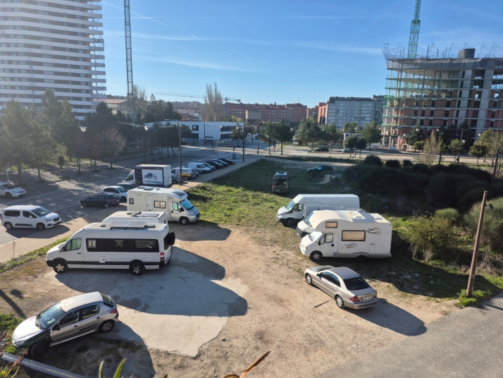 Autocaravanas fuera de zonas habilitadas en la calle Eduardo Ontañón de Burgos