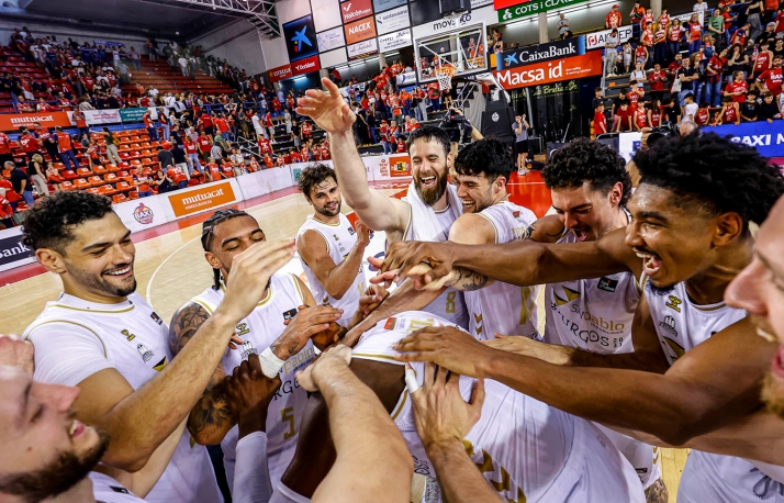 94-101 Remontada y golpe de autoridad del San Pablo Burgos en Manresa