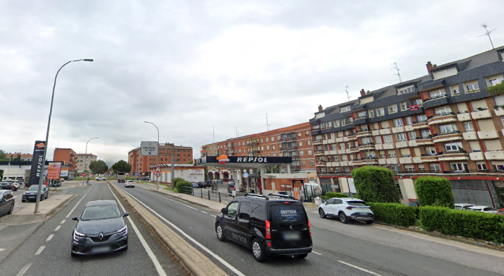 Una mujer herida y atrapada tras una colisión con un camión en la N-I en Miranda de Ebro