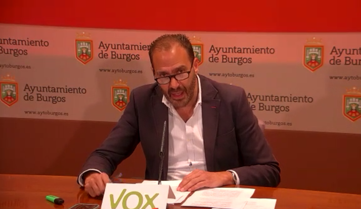 VOX acusa al equipo de Gobierno de absolutista por ignorar las proposiciones aprobadas en el Pleno