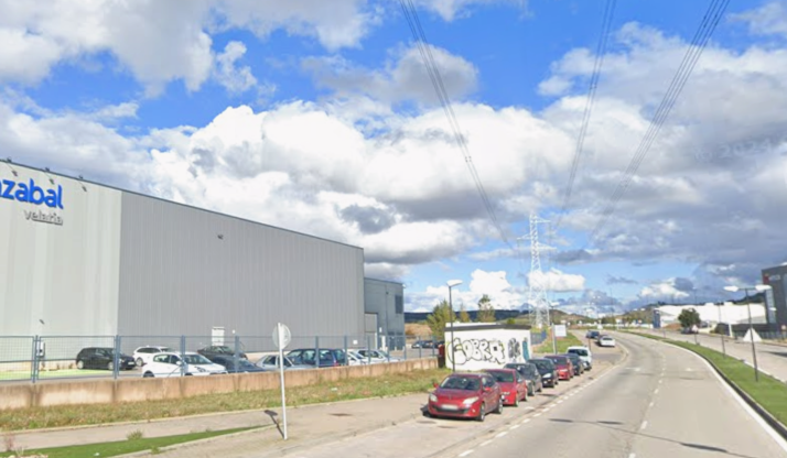 Herido un hombre de 65 años en una colisión entre dos turismos en Villalonquéjar