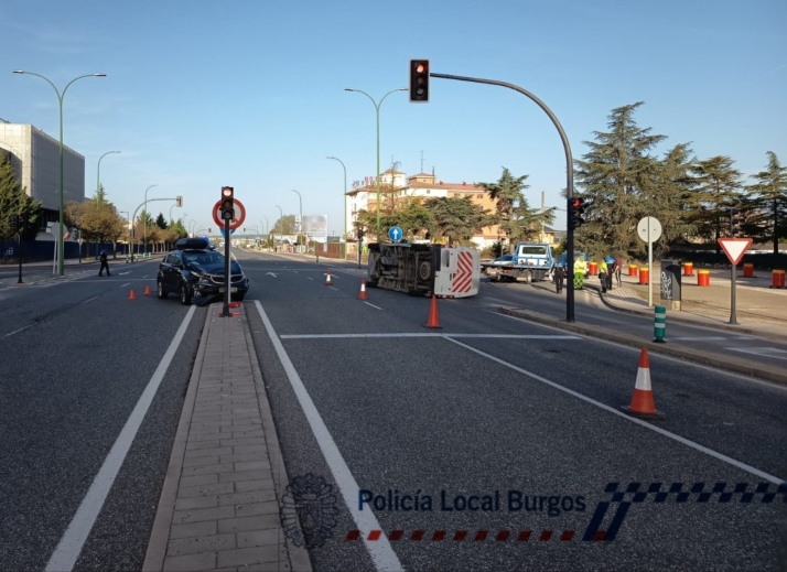 Un aparatoso choque sin heridos obliga a cortar un tramo de la N-I en Burgos