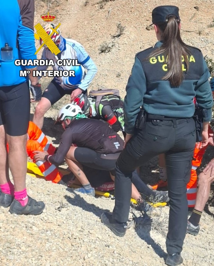 Auxiliado un ciclista tras una caída en una ruta rural de Campillo de Aranda