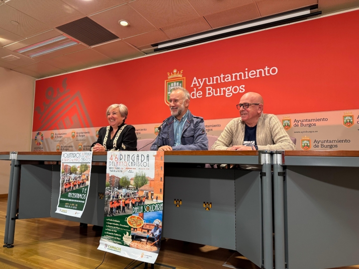 Capiscol recupera el acarreo del pino y prepara una Pingada del Mayo solidaria con paella, folclore y chocolate