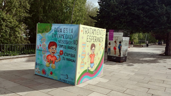 Instalan un cubo artístico en el Paseo Sierra de Atapuerca para concienciar contra las pinturas vandálicas