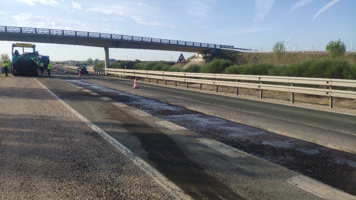 Rehabilitan el firme de la BU-30 con cortes y desvíos hasta finales de mayo