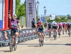 Lorena Wiebes refuerza su dominio en la Vuelta a Burgos Féminas