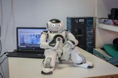 Conoce a MATEO, el nuevo robot de la Universidad de Burgos para terapias de rehabilitación