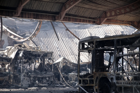 El incendio de los autobuses municipales se inició en uno propiedad de las UTEs
