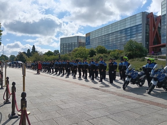 La Policía Local de Burgos rinde homenaje a sus caídos en el Paseo Sierra de Atapuerca