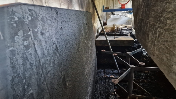 Investigan si el incendio de pelusas junto al polideportivo de El Plantío en Burgos fue provocado