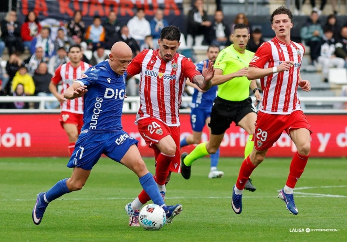 Empate injusto entre el Burgos CF y el Almería en El Plantío (0-0)