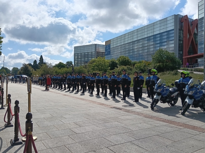 La Policía Local de Burgos rinde homenaje a sus caídos en el Paseo Sierra de Atapuerca