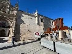 GALERÍA | Comienzan a instalarse las campanas en la torre del Hospital del Rey