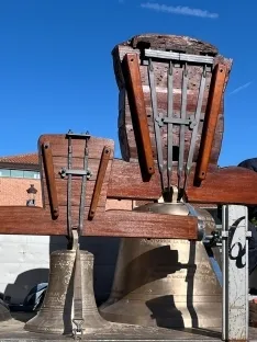 GALERÍA | Comienzan a instalarse las campanas en la torre del Hospital del Rey