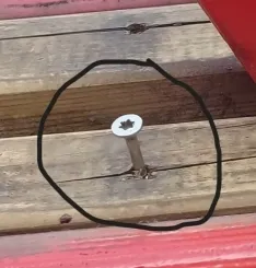 Peligro para los niños en el parque infantil de San Agustín por varios desperfectos