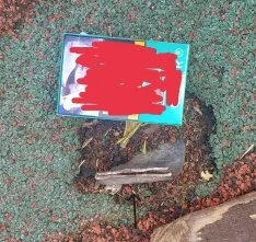 Peligro para los niños en el parque infantil de San Agustín por varios desperfectos
