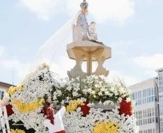 Burgos honra con miles de flores a su patrona Santa María la Mayor