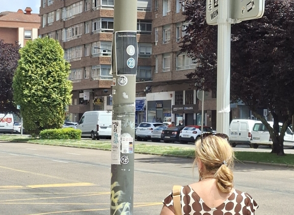 Fotodenuncia | Esperar al autobús a pleno sol en la avenida de la Paz
