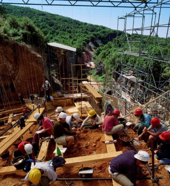 Hallado en Atapuerca el primer enterramiento infantil de la Edad de Cobre en Europa